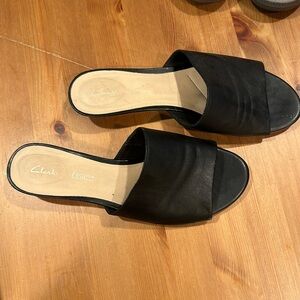 Low-wedge Clarks black leather slide sandals